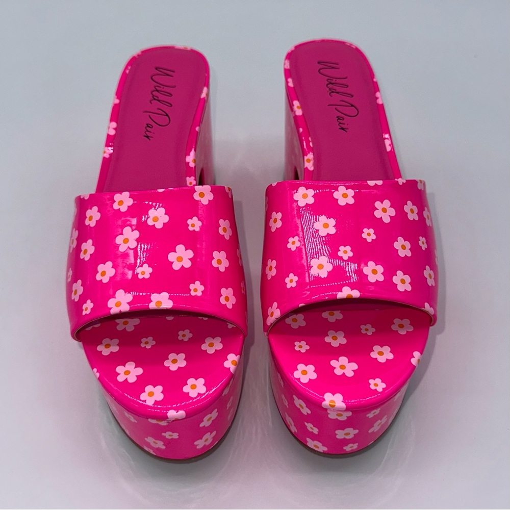 NWB Wild Pair Melbourne Bright Pink Floral Daisy Platforms Sandals - Size: 10 - Picture 2 of 15